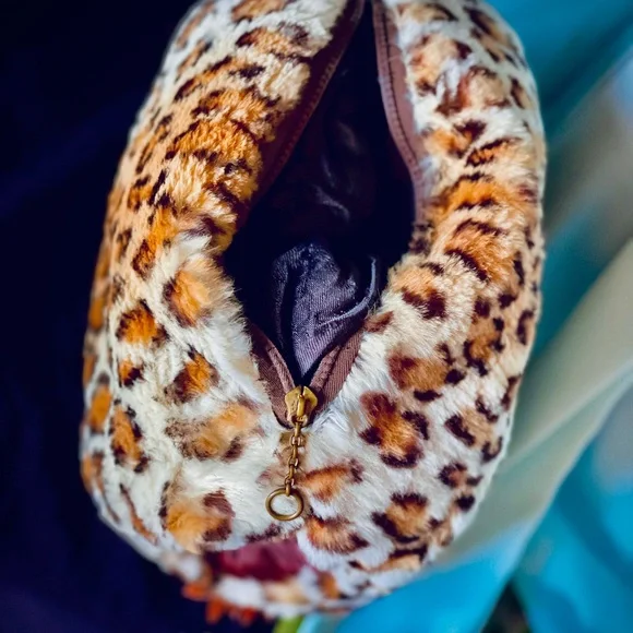 ♥️ Vintage Animal Print Fur Muff and Pillbox Hat - Picture 9 of 16